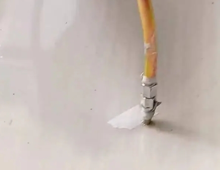 金平瓷砖空鼓维修公司专业解答在瓷砖铺贴过程中，如果使用的砂料过粗（如全部使用了粗砂），可能会导致以下问题